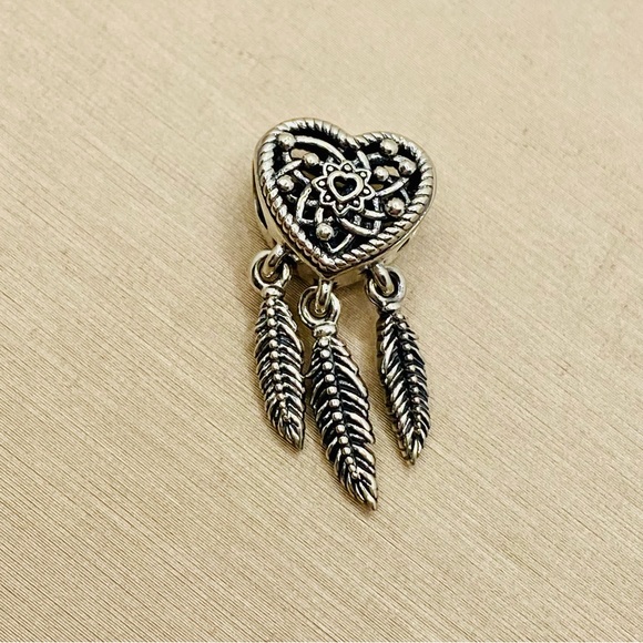 EUC Pandora 799107C00 Sterling Silver Heart & Three Feathers Dreamcatcher Charm - Picture 7 of 10